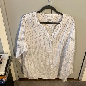 Woman’s size 3X. Button down, collarless. White with black pattern. EXCELLENT